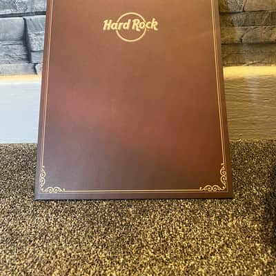 Fender Hard Rock Cafe Acoustic. Signed by James Blunt, plus signed set list and note image 4