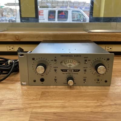 Universal Audio 710 Twin-Finity Microphone Preamp 2009 - Present - Silver image 4