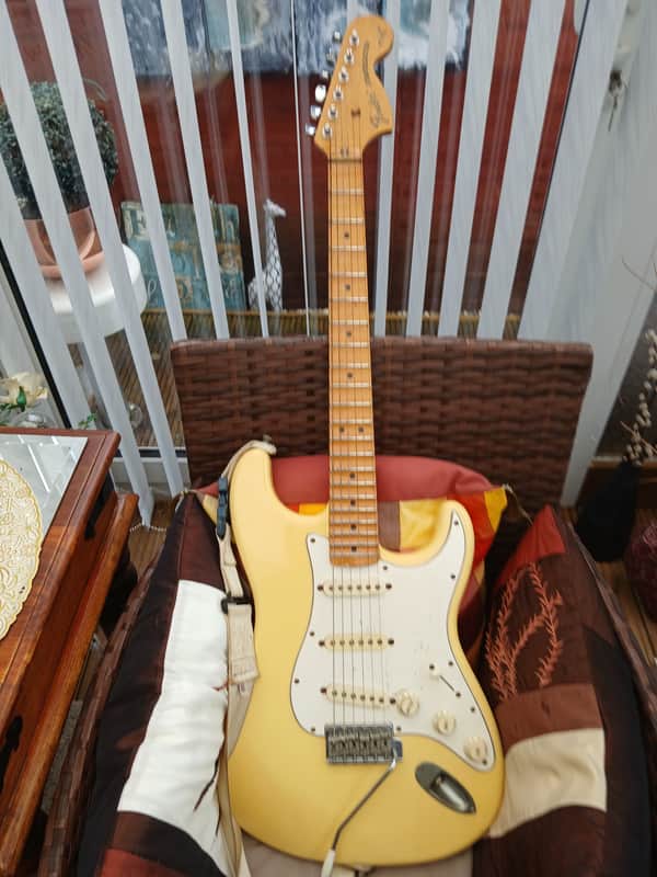 Fender Yngwie Malmsteen Artist Series Signature Stratocaster with Maple Fretboard 2007 - Present - Vintage White image 1