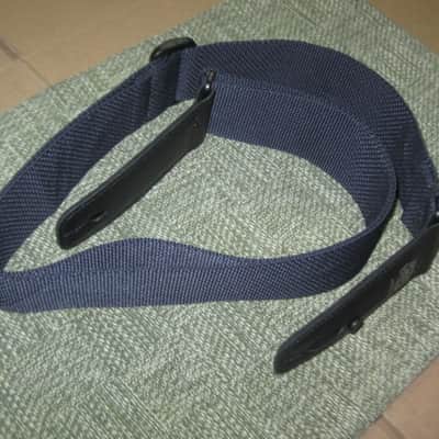 very lightly used Lock-It LIS-001-P2-BLK POLY PRO SERIES Black 2" guitar strap (2" wide, black polypropylene material, patented and brilliant Lock-It strap locking system, leather ends) straps, extend to an extra long 62" in max length image 10