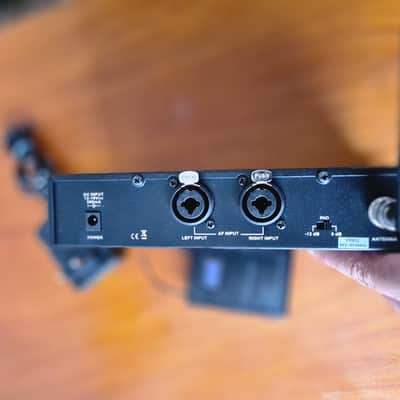 The T.bone the t.bone IEM100T + IEM100R In-Ear Monitor Set Stereo UHF 863-865MHz Rack image 14