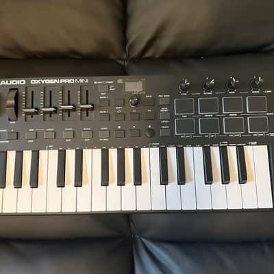 M-Audio Oxygen Pro 25 MIDI Keyboard Controller 2020 - Present - Black image 3