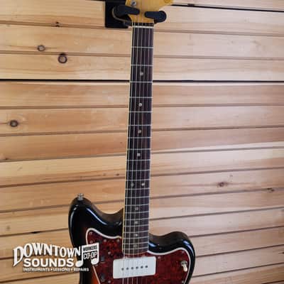 1966 Fender Jazzmaster with Fender OHSC - 3-Tone Sunburst, 8lbs image 4