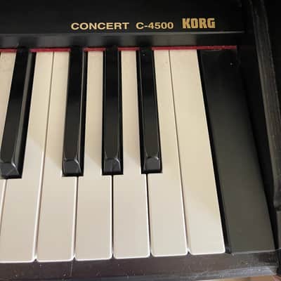 【電子ピアノ】 CONCERT C-4500 KORG KORG C-4500 Upright 88 Key Digital Piano -Weighted keys W/ Bench