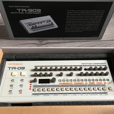 Roland TR-09 Rhythm Composer 2017 - Present - White