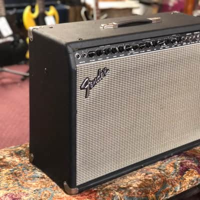Fender Ultimate Chorus 2-Channel 2 x 65-Watt 2x12" Stereo Solid State Guitar Combo 1995 - 2001 image 2
