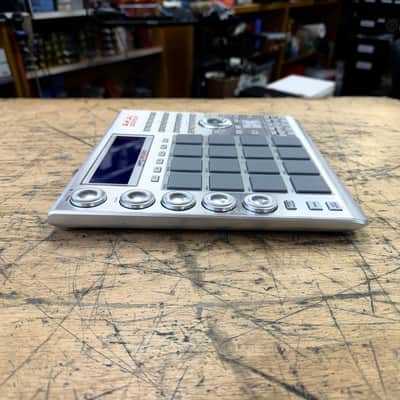 Used Akai MPC Studio Music Production Controller V1 with Bag USB Cable and THE 809 MPC Expansion CD image 8