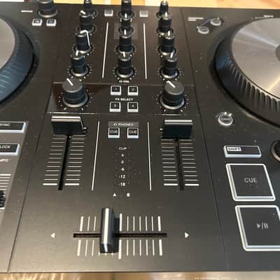 Native Instruments Traktor Kontrol S2 MK3 2018 - Black image 8