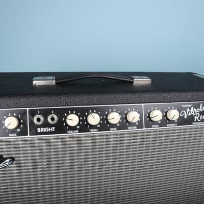 2005 Fender Custom Vibrolux Reverb 2x10 Professional Tube Amplifier image 4