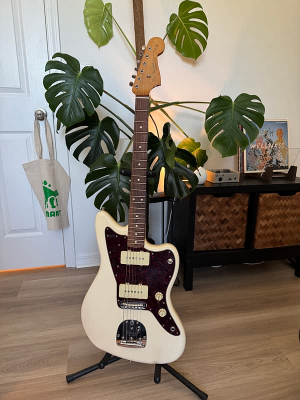 Fender Vintera '60s Jazzmaster with Pau Ferro Fretboard 2019 - 2023 - Olympic White