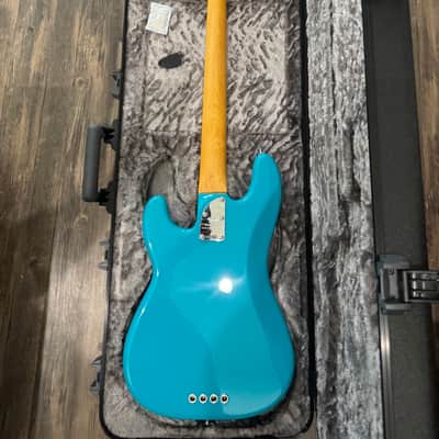 Fender American Professional II Precision Bass with Maple Fretboard 2020 - Present - Miami Blue image 2