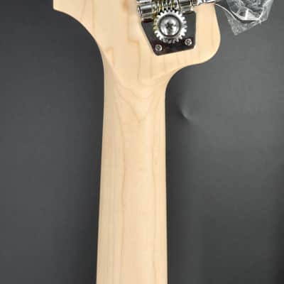 Squier 0373902503 Sonic® Precision Bass®, Maple Fingerboard, White Pickguard, 2-Color Sunburst image 4
