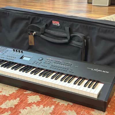 YAMAHA S90 XS 88-Key Synthesizer Stage Piano image 10