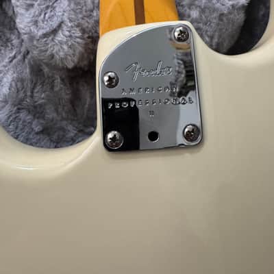 Fender American Professional II Stratocaster with Rosewood Fretboard 2020 - Present - Olympic White image 6