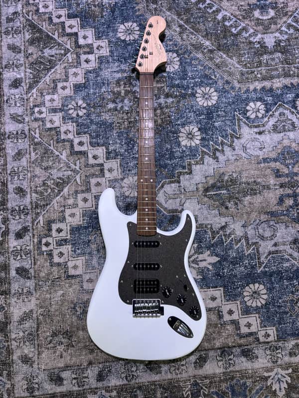 Squier Affinity Series Stratocaster with Maple Fretboard 2021 - Present - Olympic White image 1