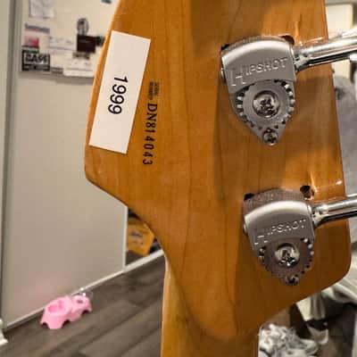 Fender 1999 American deluxe jazz bass 1999 - candy apple (cherry) Red image 5