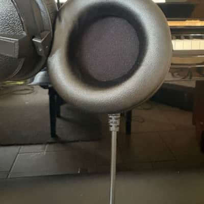 Beyerdynamic DT 770M Closed Back Headphones 2010s - Black image 5