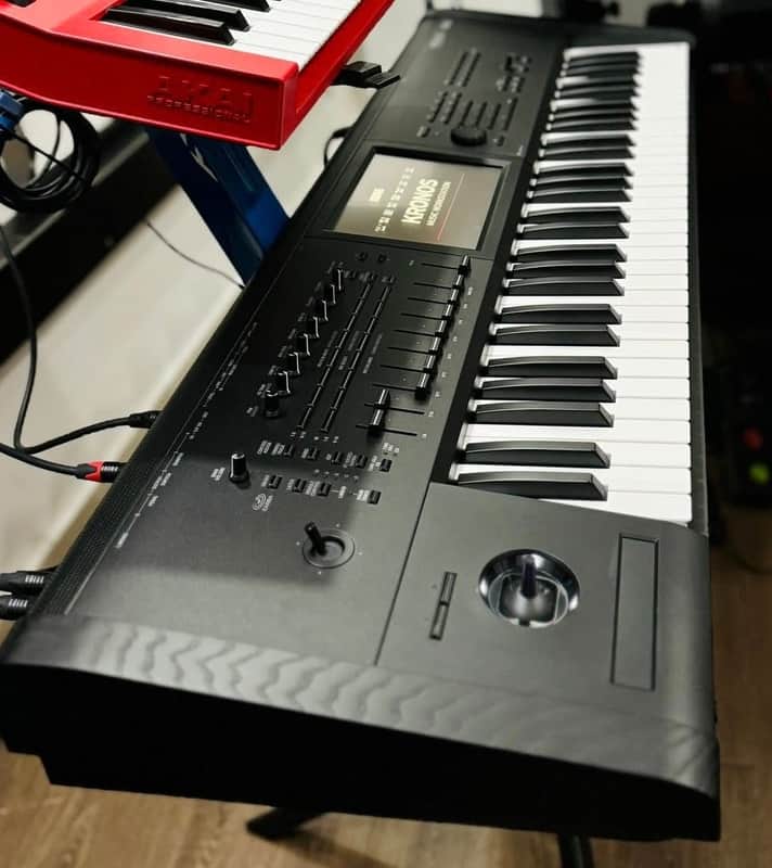 Korg Kronos 3 61-Key Digital Synthesizer Workstation 2025 - Present - Black image 1