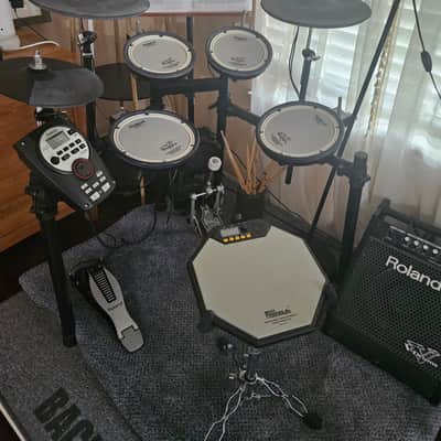 oland TD-11KV V-Drums Electronic Drum Kit with Mesh Pads - Black - Local Pickup Only