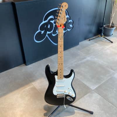Fender Player Stratocaster with Maple Fretboard 2018 - 2024 - Black image 1