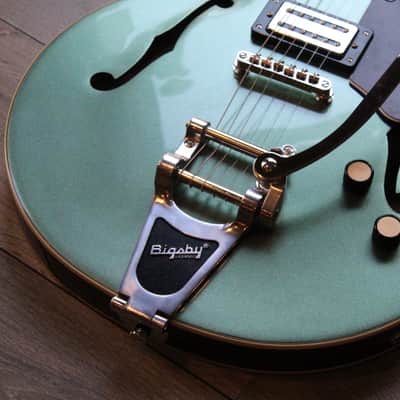 GRETSCH "G2622T Streamline Center Block Double-Cut with Bigsby, Laurel Fingerboard, Broad’Tron BT-3S Pickups, Steel Olive" 3, 2 KG image 5