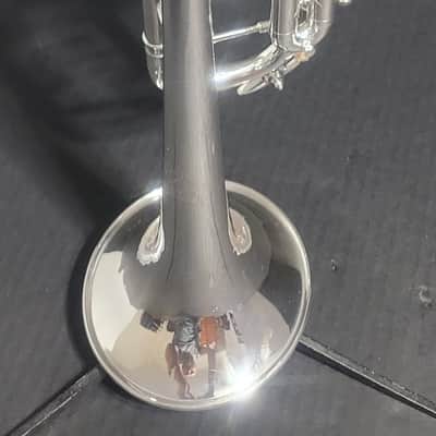 Bach Stradivarius 37 Bell Trumpet, 1 Mouthpiece &2 handle hardwood case & Key 1975-1979 - Silver plated image 11