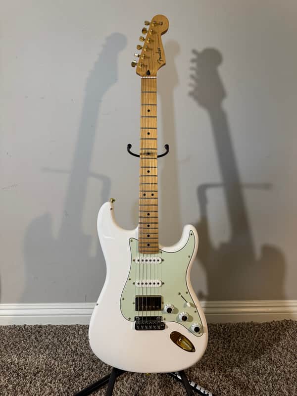 Fender Player Stratocaster with Maple Fretboard 2018 - 2024 - Polar White (UPGRADED) image 1