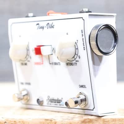 Sabbadius Electronics 69 Tiny-Vibe Hand Wired Analog Chorus/Vibrato Effect Pedal Bild 2