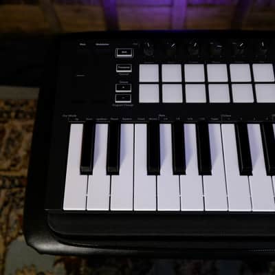 Novation Launchkey 25 MKIII MIDI Keyboard Controller 2020 - Present - Black with Carrying Case image 3