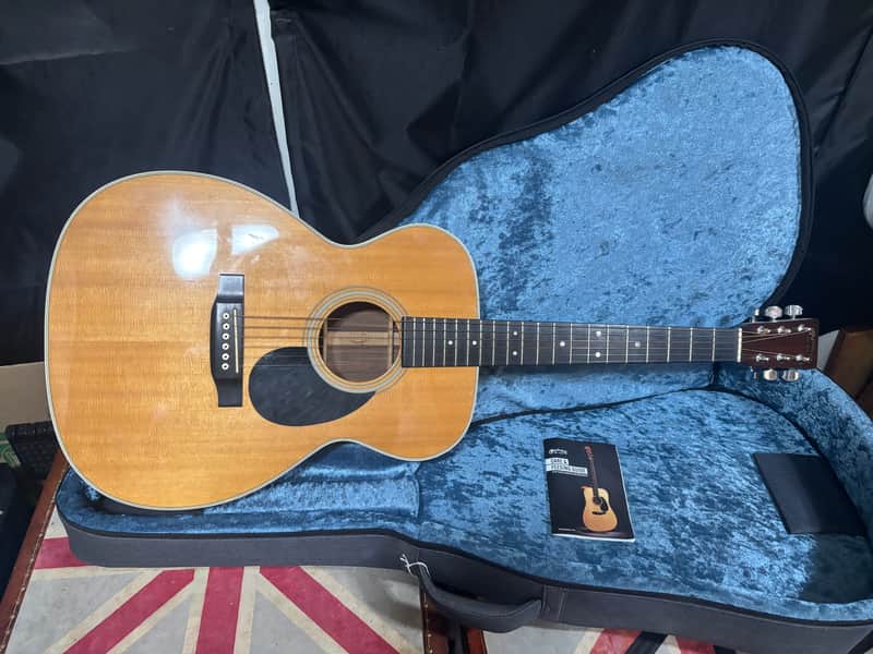 Martin OM-28 Acoustic Guitar w Case image 1
