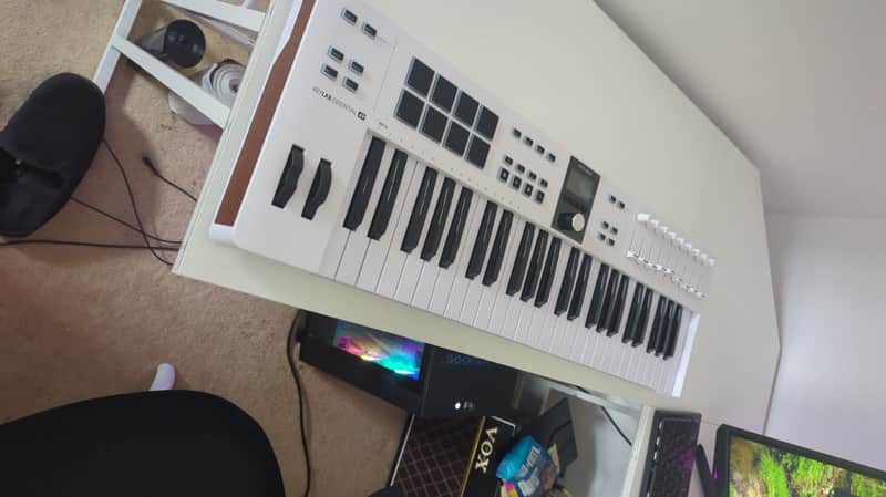 Arturia KeyLab Essential 49 MkIII MIDI Controller 2023 - Present - White image 1