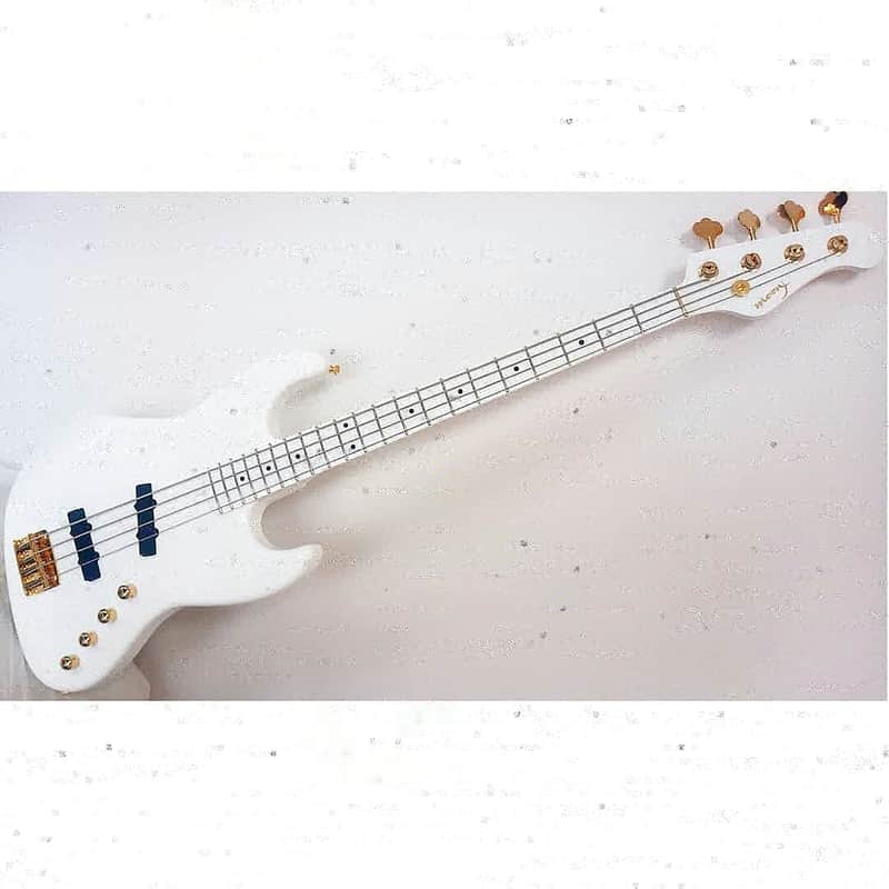 Moon JJ4 Larry Graham Signature all white image 1