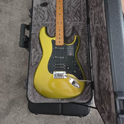 Fender American Ultra II Stratocaster HSS with Maple Fretboard 2024 - Present - Solar Flare image 2