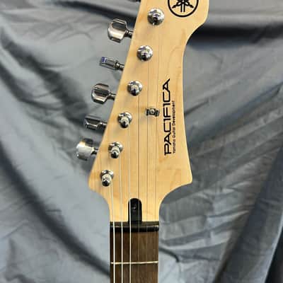 Yamaha PAC012 Pacifica HSS with Rosewood Fretboard 2010 - Present - Black image 3