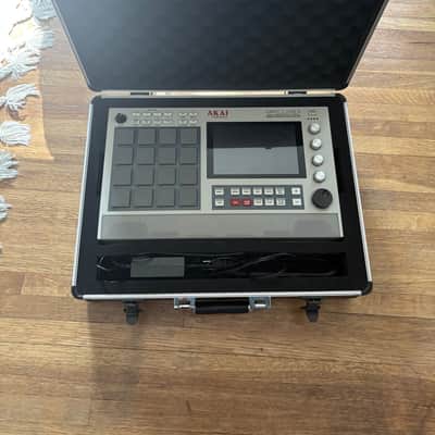 Akai MPC Live II Standalone Sampler / Sequencer Retro Edition 2020 - Present - Grey image 4