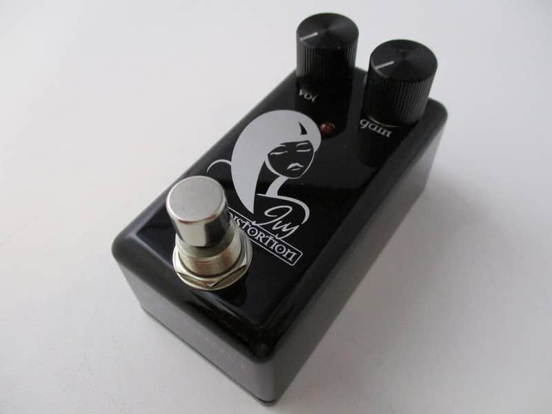 Red Witch Seven Sisters Ivy Distortion image 1