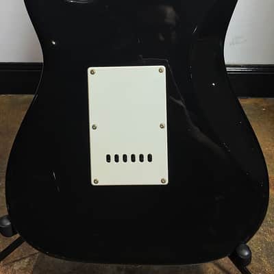 Lyon by Washburn Strat Black image 3