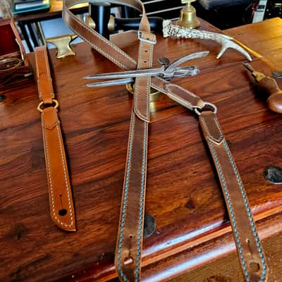 "Frodo" - Elegant hand stitched leather guitar strap with decorative ring image 15