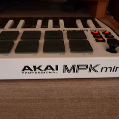 Akai MPK Mini Mk3 - custom avec Boite et Cable USB image 4