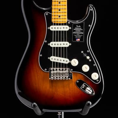 Fender American Professional Classic Stratocaster 3 Color Sunburst image 2