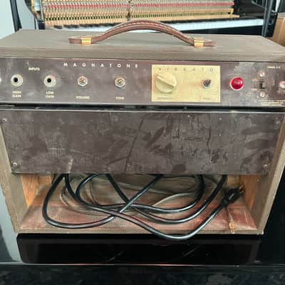 Vintage 1959 Magnatone 210 Amp with Vibrato image 5