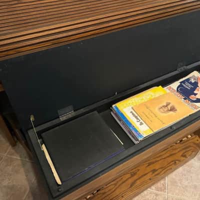 Allen Organ w/ Premium Built-In Speakers, 32 Note Concave Pedalboard and Organ Bench! image 7