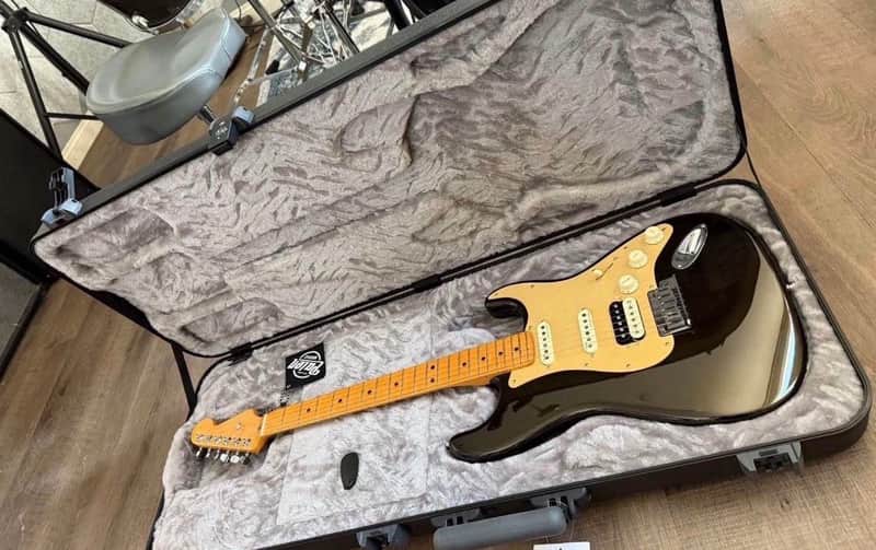 Fender Fender American Ultra Stratocaster HSS Maple Fingerboard Electric Guitar Texas Tea 2024