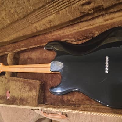 1976 Fender Stratocaster, Maple Fretboard 1971 - 1977 Black image 2