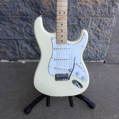 Squier Affinity Series Stratocaster with Maple Fretboard Olympic White image 1