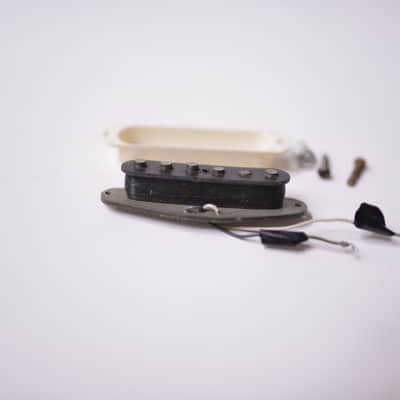 Immagine 1971 Fender 4-Bolt Stratocaster Gray-Bottom Staggered-Pole Bridge PICKUP Original White Cover 5.754k 1970's Vintage Strat Guitar 1969 - 8