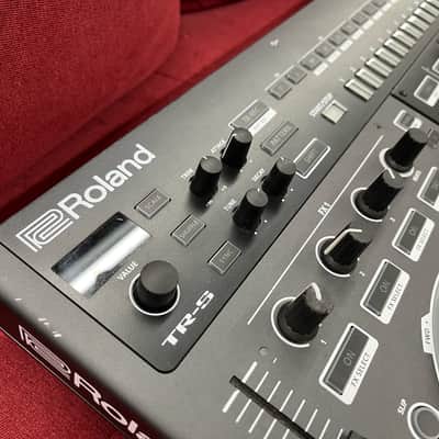 Roland DJ-808 DJ Controller - Black image 5