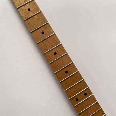 Fender Squire STRATOCASTER electric guitar with 22-fret maple-topped and -ribbed neck image 4