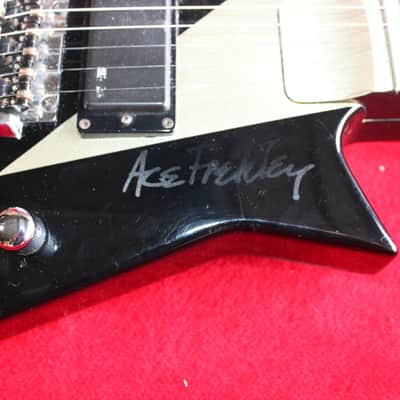 Washburn Ace Frehley AF-40 V Lightning Bolt Very Rare Guitar 1986 Black/White image 6