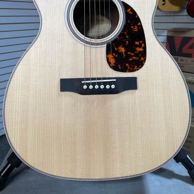 Larrivee VM-40 Acoustic Guitar - Natural w/OHSC & PLEK*D #055 image 2